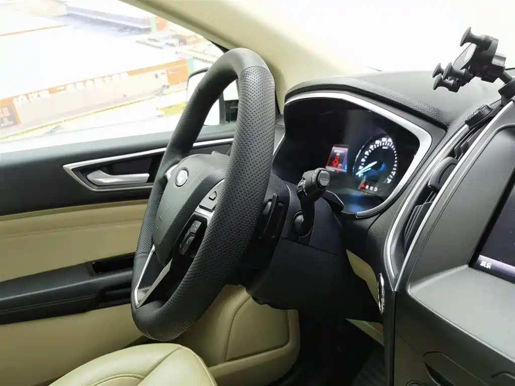 Ford Edge 2015 — фото 22
