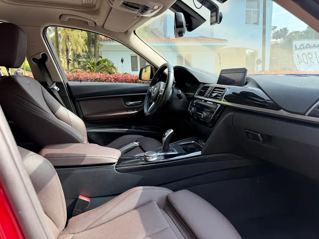 BMW 3 Series 2019 — фото 12