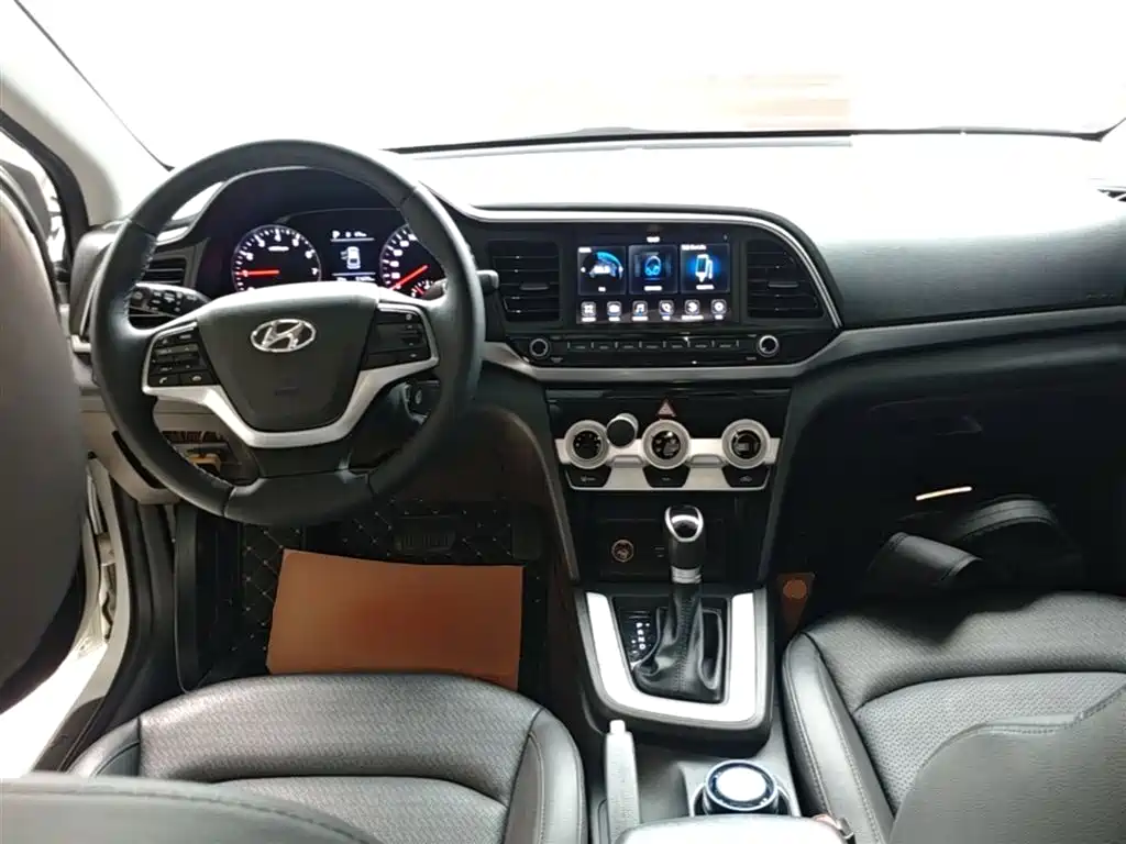 Hyundai Elantra 2020 — фото 10