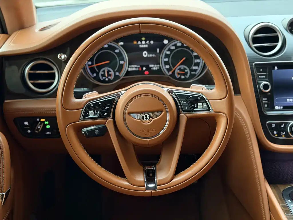 Bentley Bentayga 2019 — фото 15
