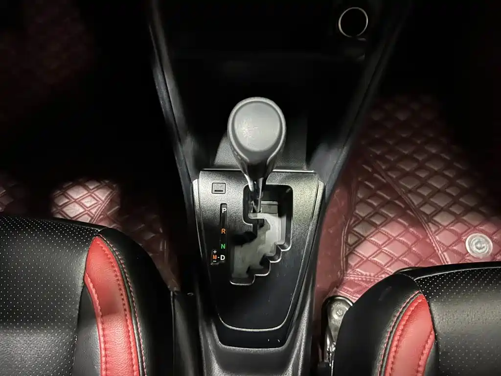 Toyota Yaris L 2021 — фото 13