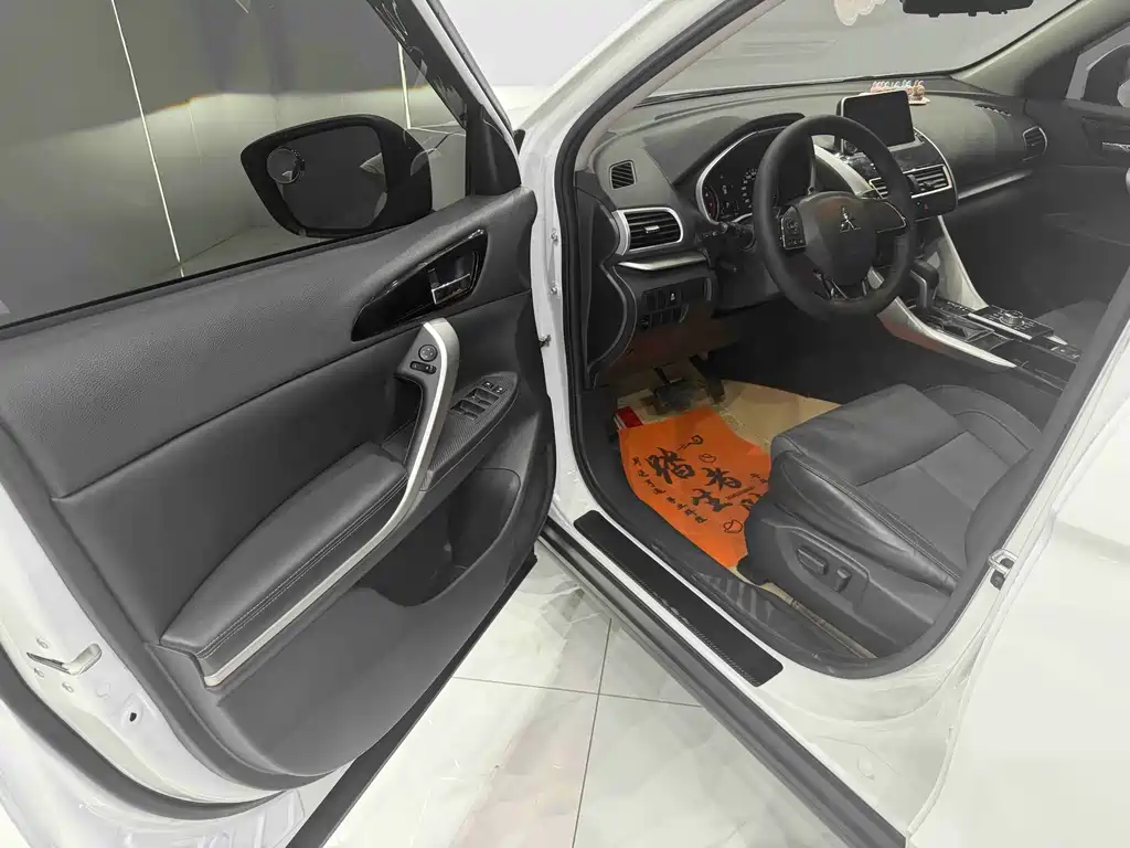 Mitsubishi Eclipse Cross 2022 — фото 10