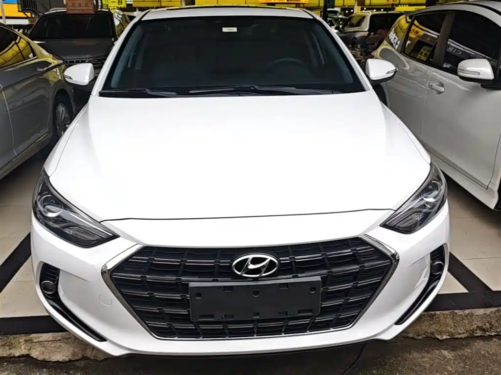 Hyundai Elantra 2020 — фото 3