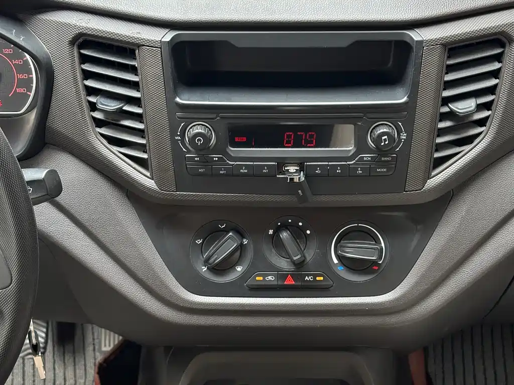 Wuling Hongguang V 2022