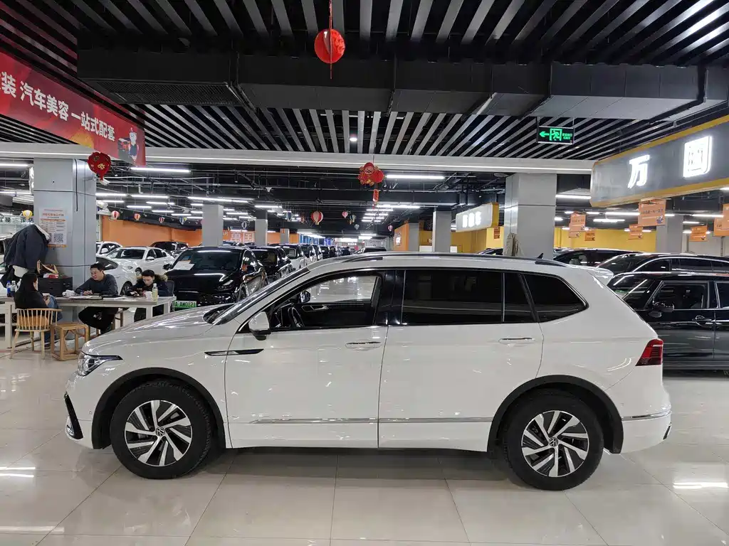 Volkswagen Tiguan L PHEV 2022 — фото 5