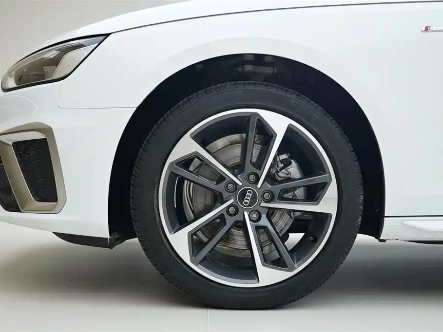 Audi A4L 2025 — фото 15