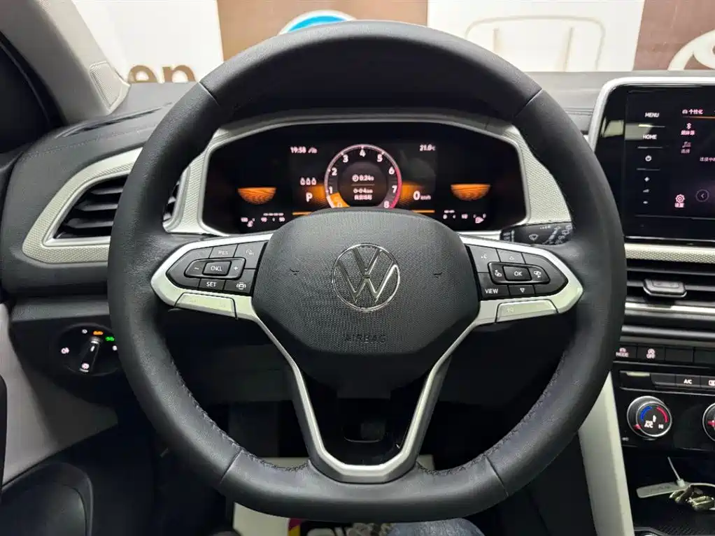 Volkswagen T-Roc 2023 — фото 13