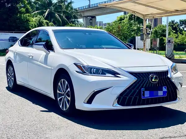 Lexus ES 2023