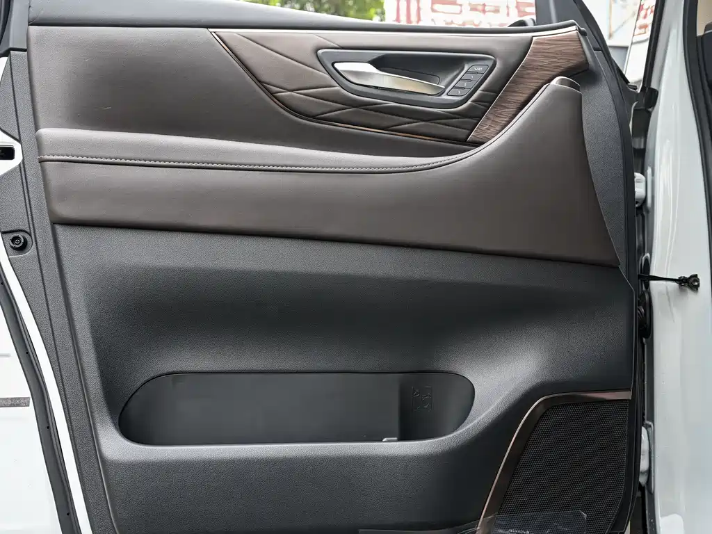 Toyota Alphard 2025 — фото 20