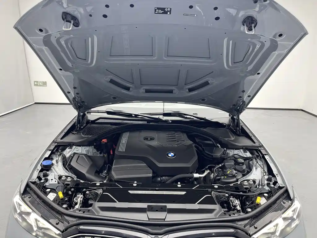 BMW 3 Series 2025 — фото 12