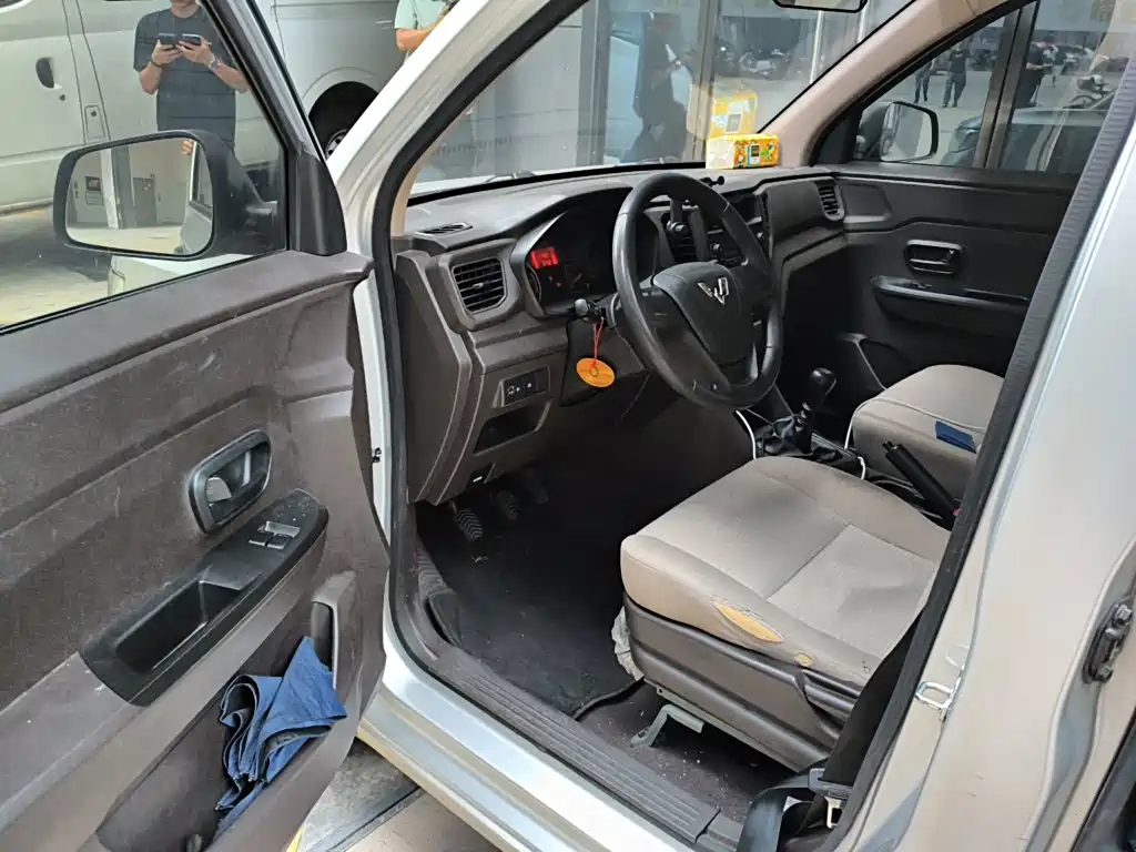 Wuling Hongguang V 2020 — фото 14