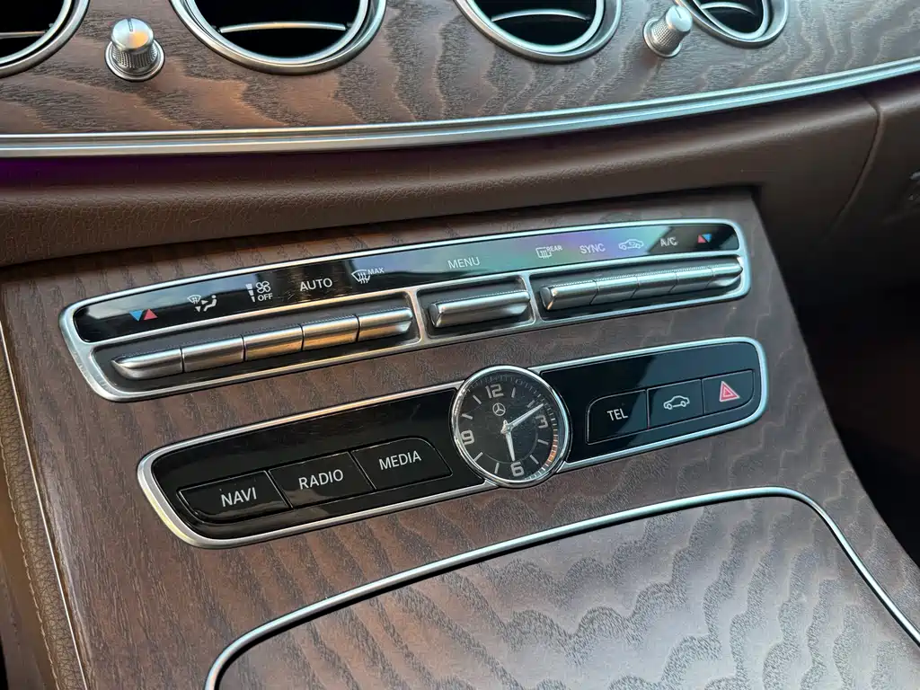 Mercedes-Benz E-Class 2018 — фото 20