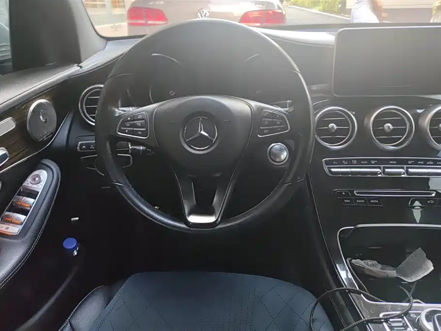 Mercedes-Benz GLC 2017 — фото 15