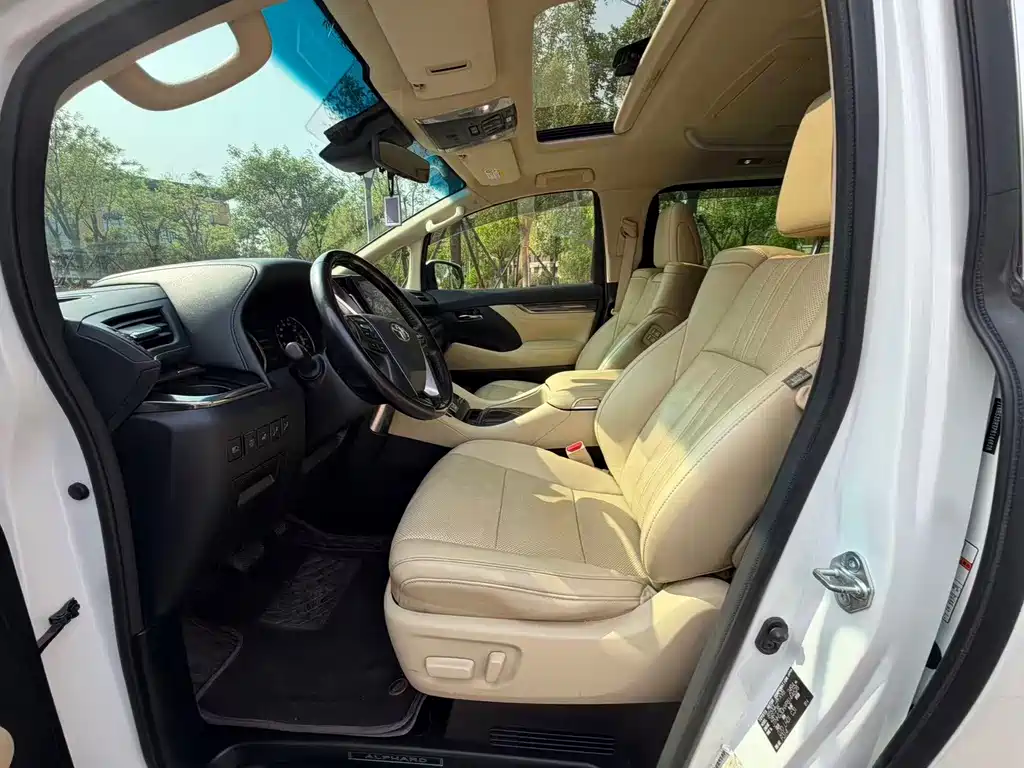 Toyota Alphard 2024 — фото 7