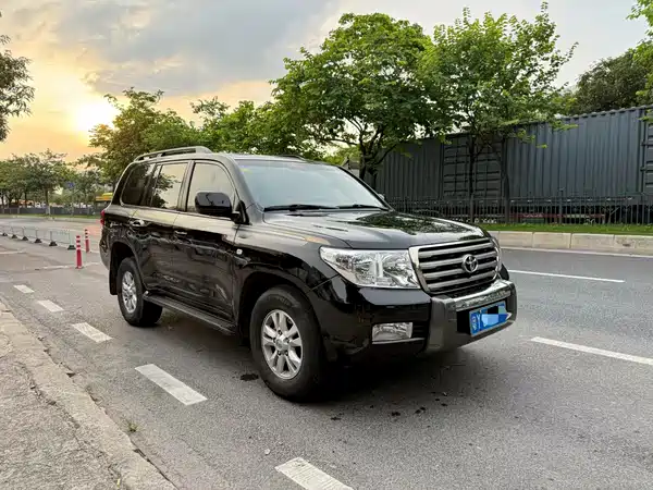 Toyota Land Cruiser 2010