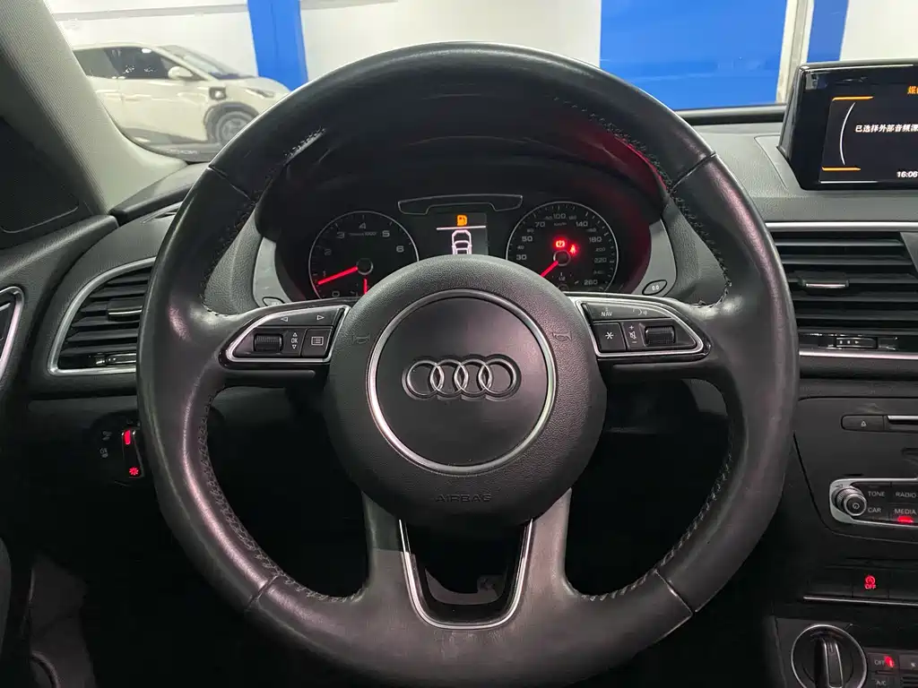 Audi Q3 2019 — фото 18