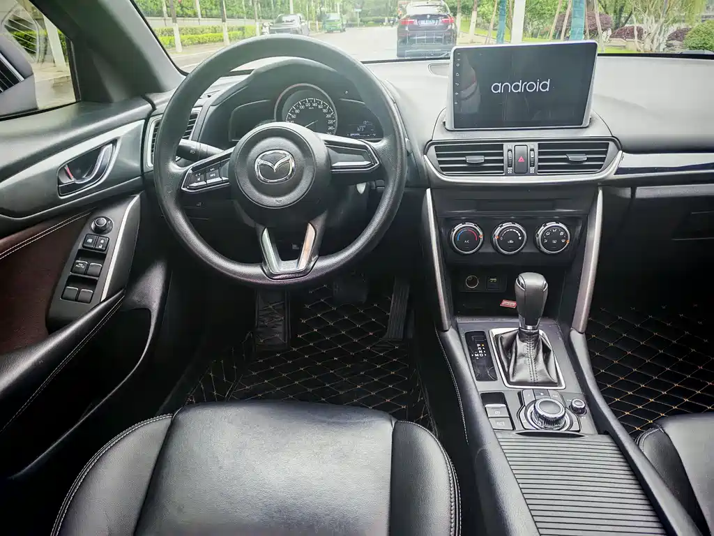 Mazda CX-4 2018 — фото 12
