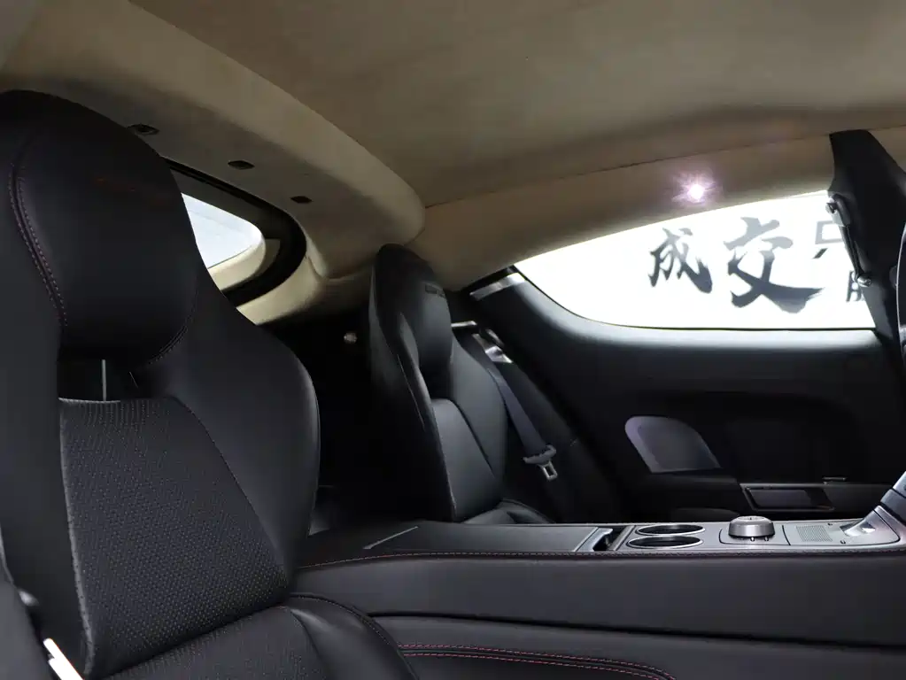 Aston Martin Rapide 2014 — фото 36