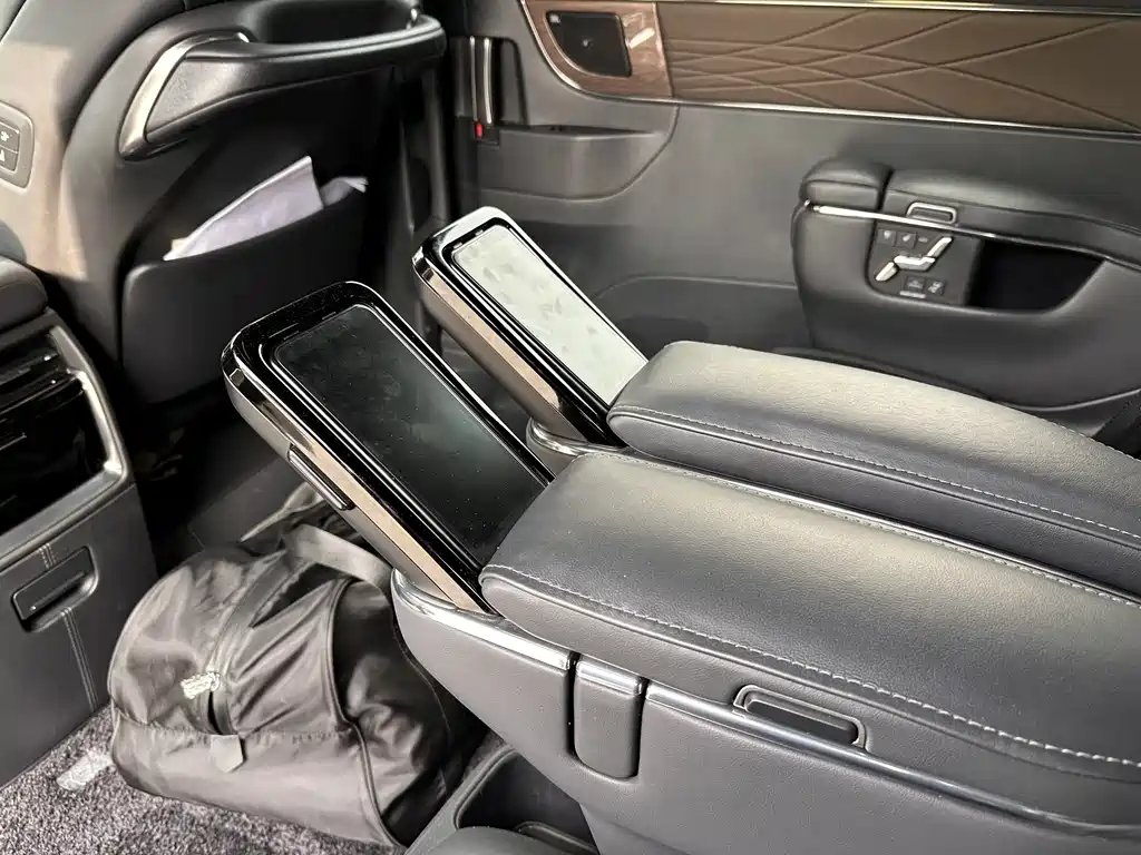 Toyota Alphard 2024 — фото 9