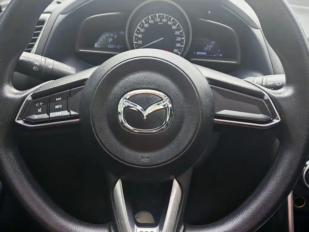 Mazda CX-4 2018 — фото 11