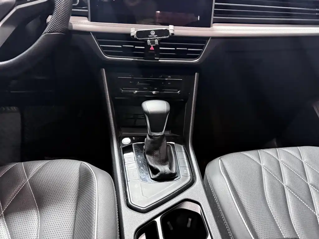 Volkswagen Tiguan L 2022 — фото 16