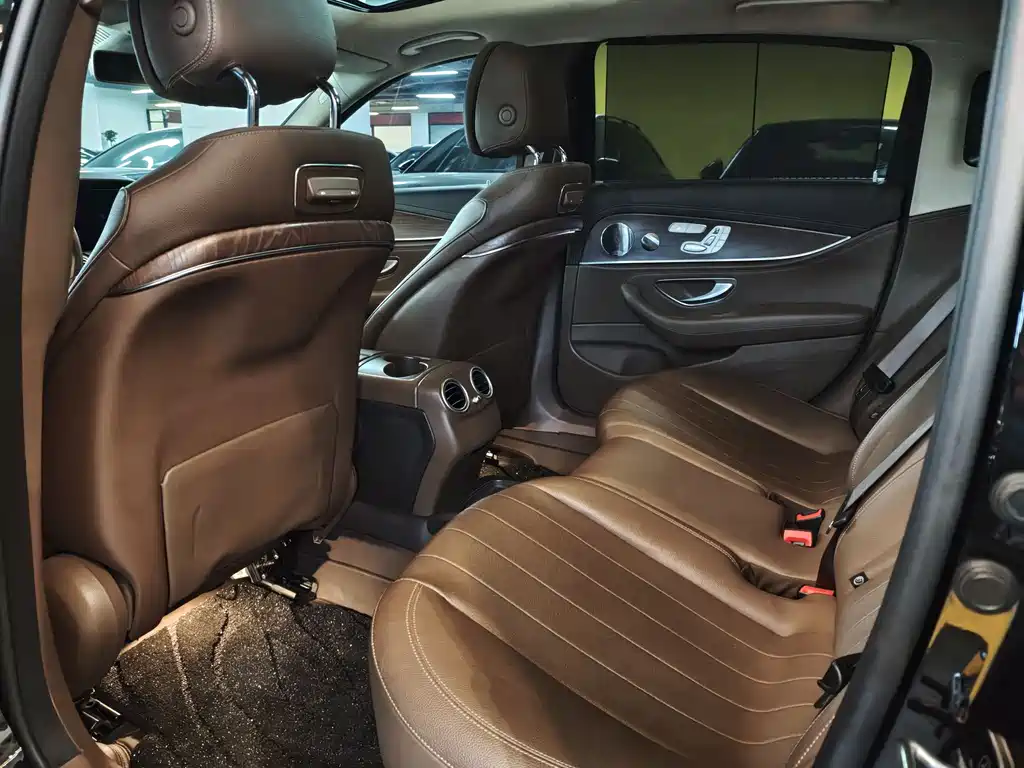 Mercedes-Benz E-Class 2019 — фото 11