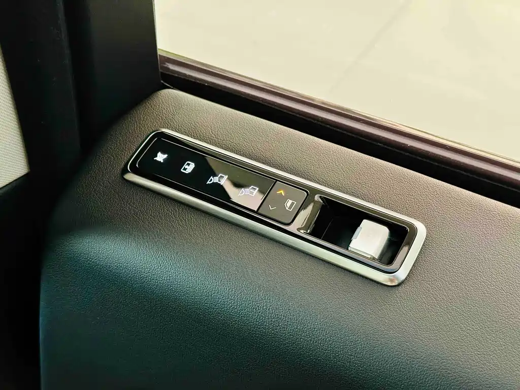 Land Rover Range Rover 2019 — фото 16