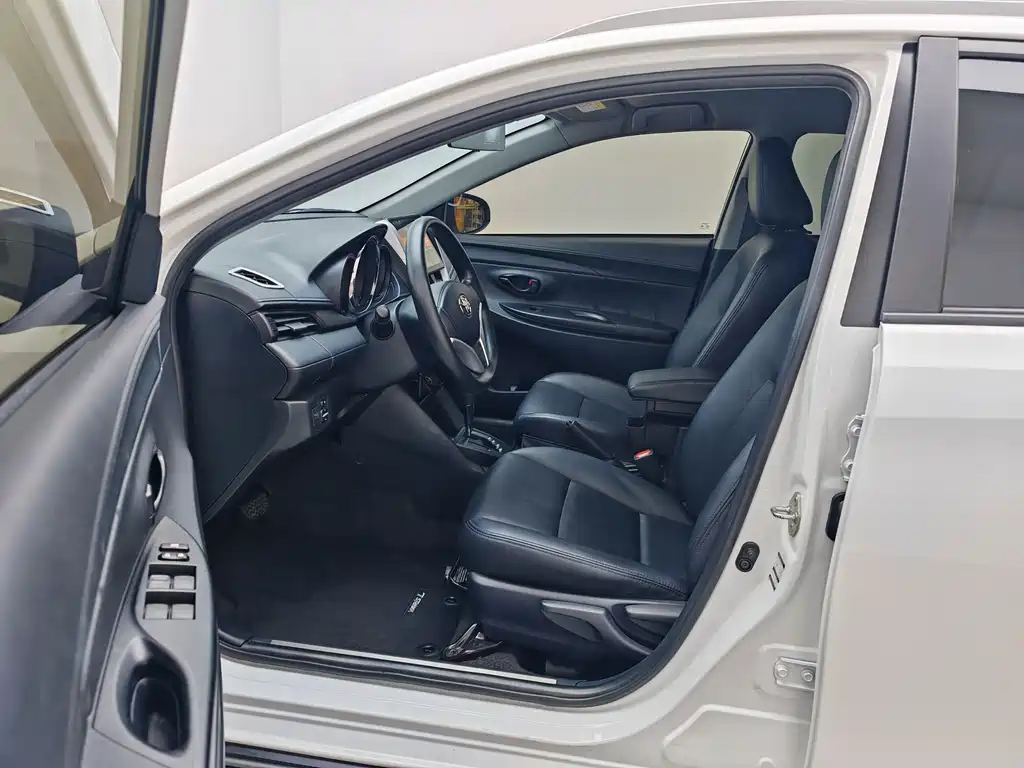 Toyota Yaris L 2020 — фото 14