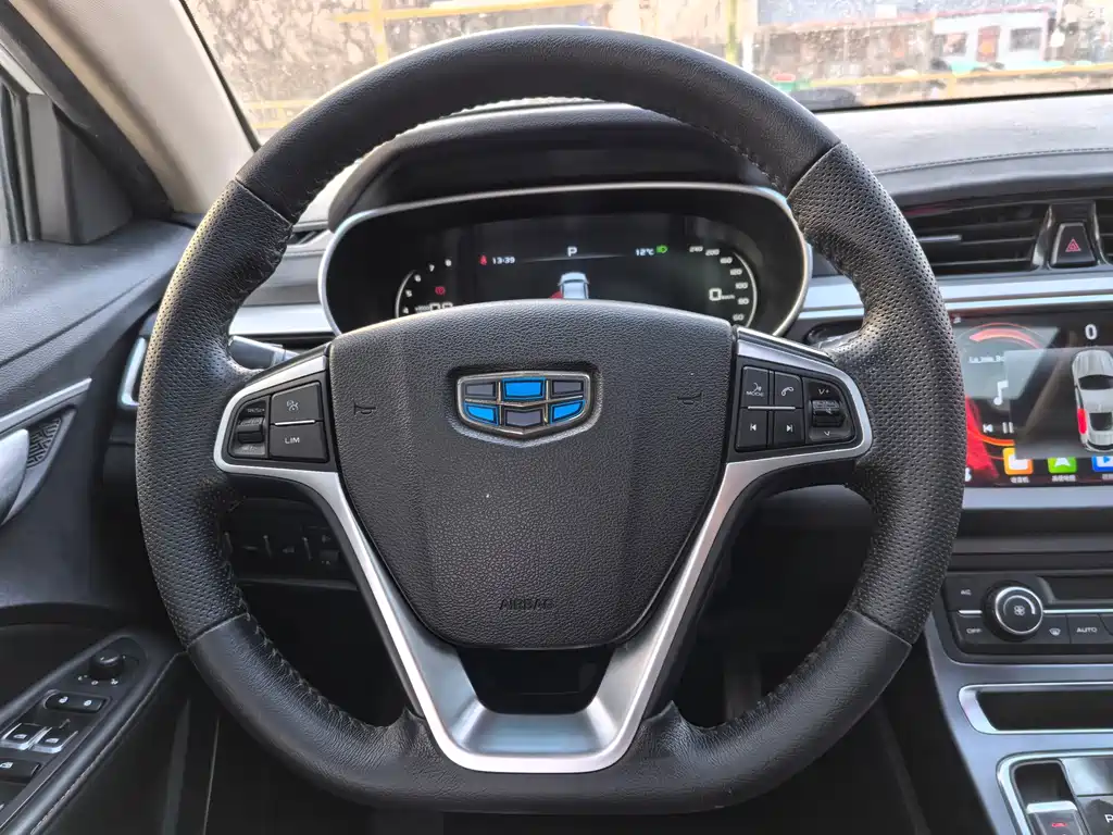 Geely Emgrand 2018 — фото 10