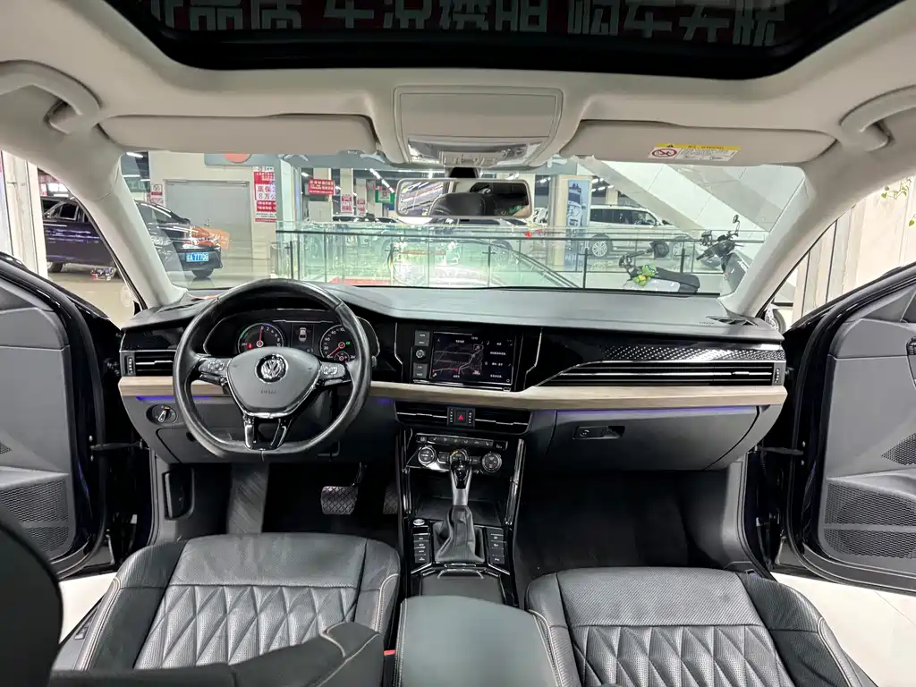 Volkswagen Passat Plug-In Hybrid 2019 — фото 19