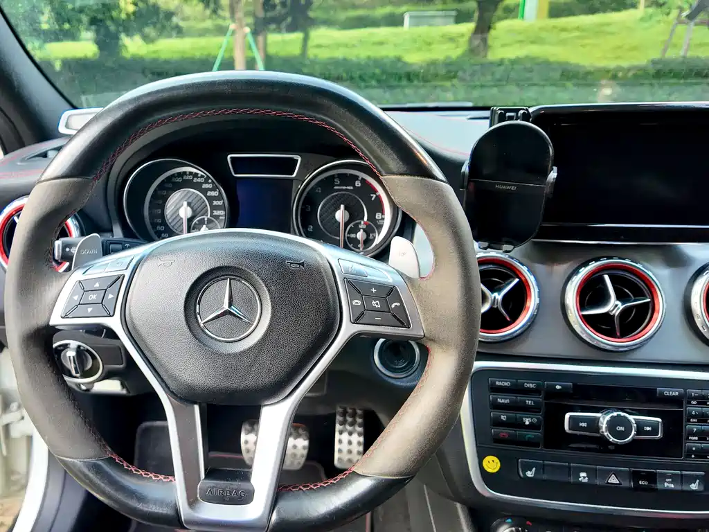 Mercedes-Benz GLA AMG 2015 — фото 40