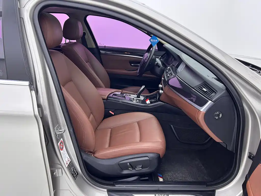 BMW 5 Series 2015 — фото 9