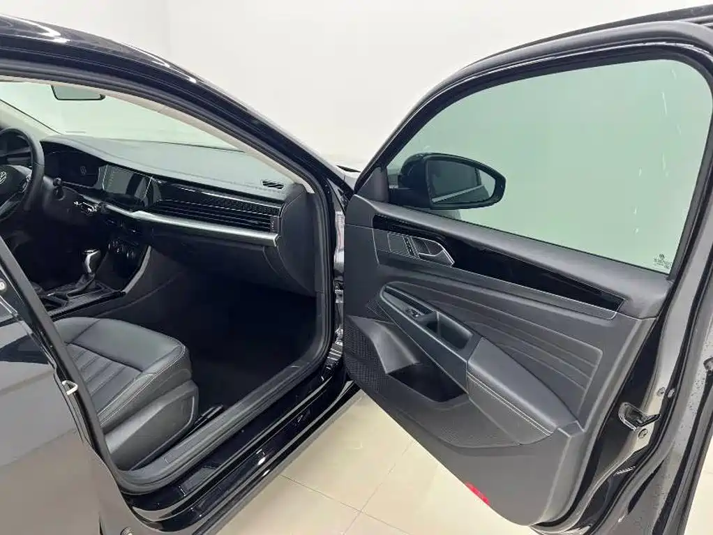 Volkswagen Passat 2023 — фото 11