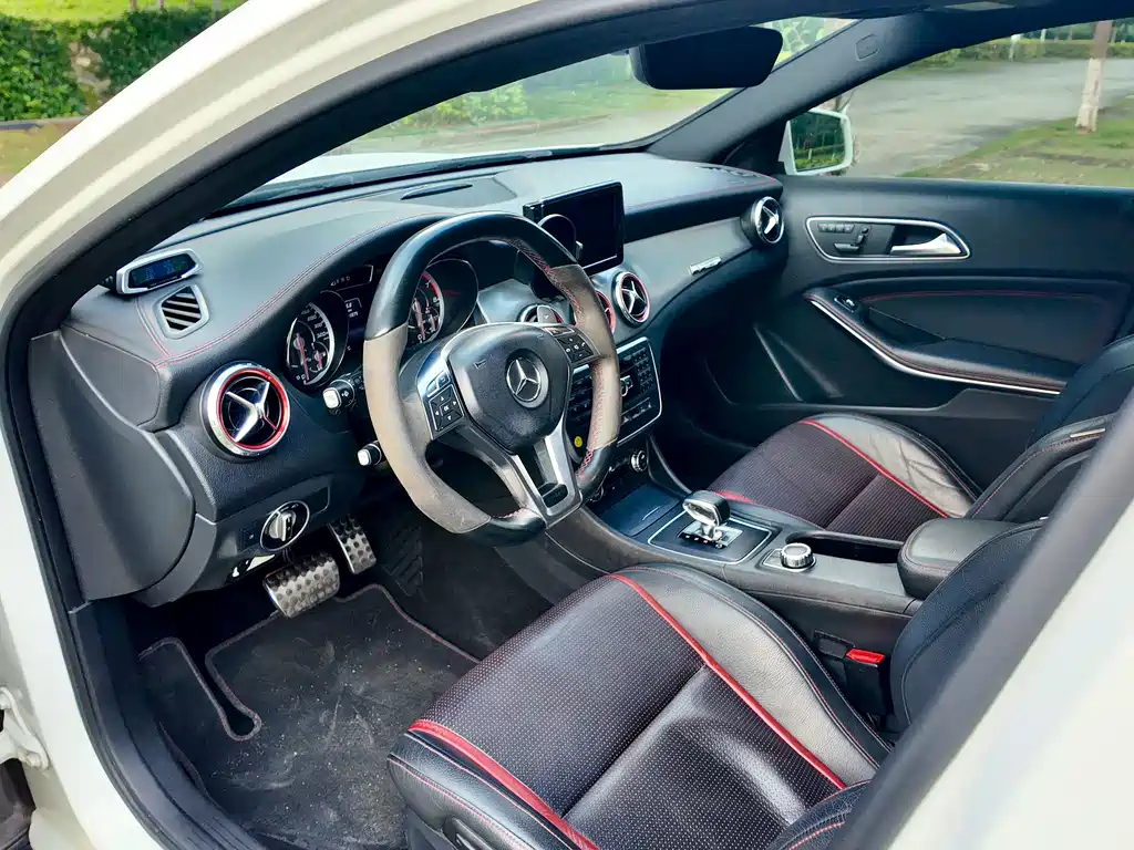 Mercedes-Benz GLA AMG 2015 — фото 45