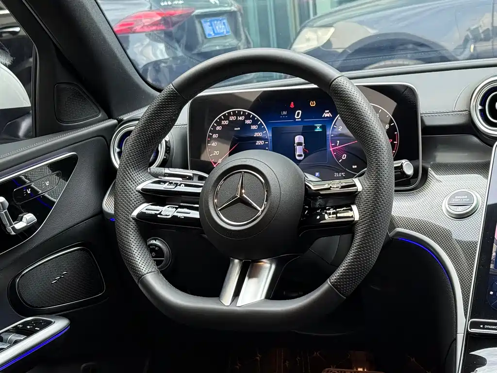 Mercedes-Benz C-Class 2025 — фото 11