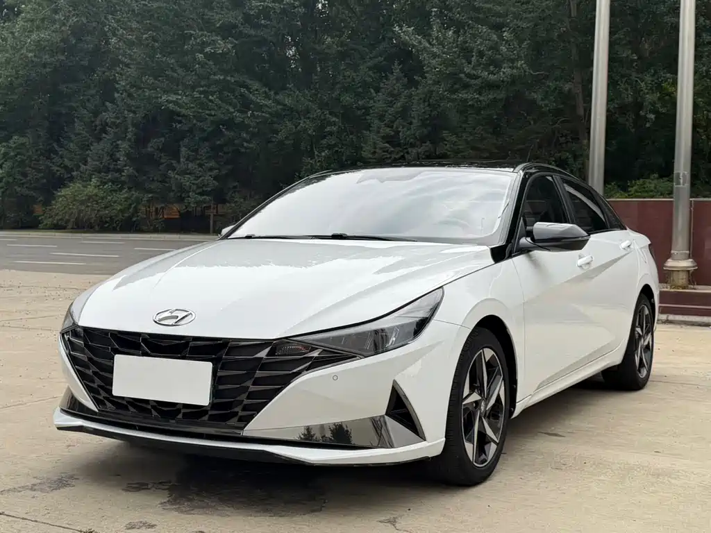 Hyundai Elantra 2022