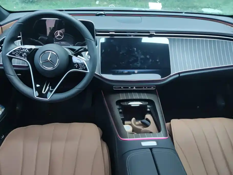 Mercedes-Benz E-Class 2025 — фото 12