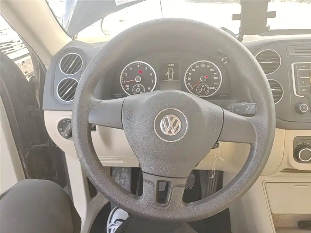 Volkswagen Tiguan 2015 — фото 11