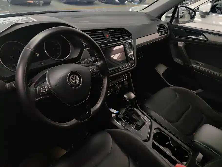 Volkswagen Tiguan L 2019 — фото 12