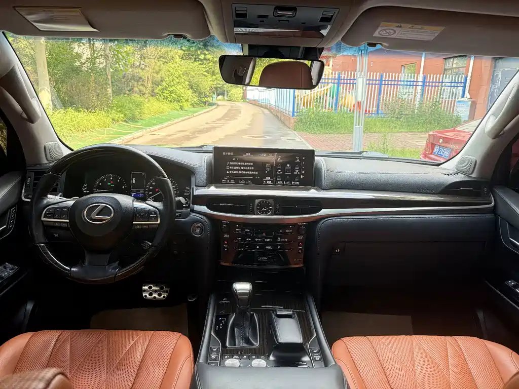 Lexus LX 2019 — фото 14