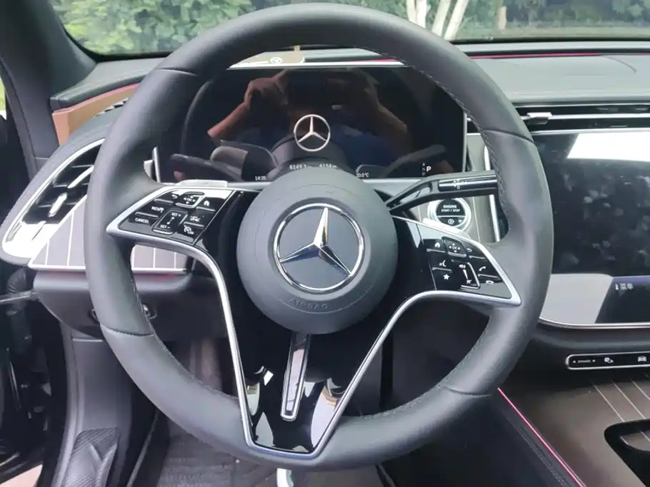Mercedes-Benz E-Class 2025 — фото 15
