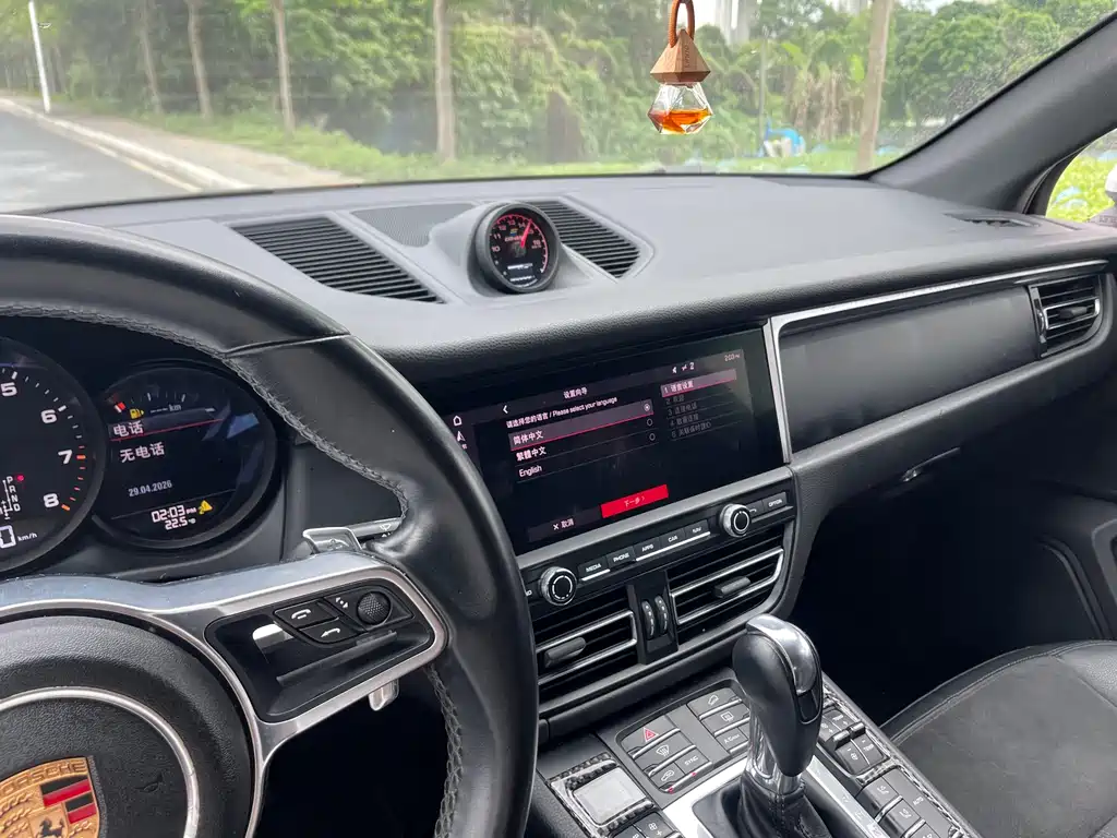 Porsche Macan 2019 — фото 27