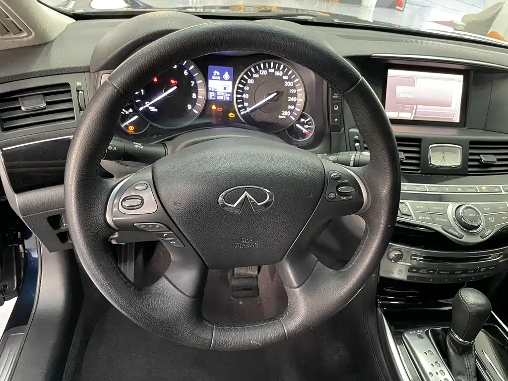 Infiniti Q70 2017 — фото 12