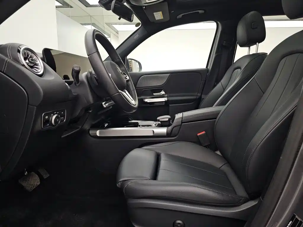 Mercedes-Benz GLB 2023