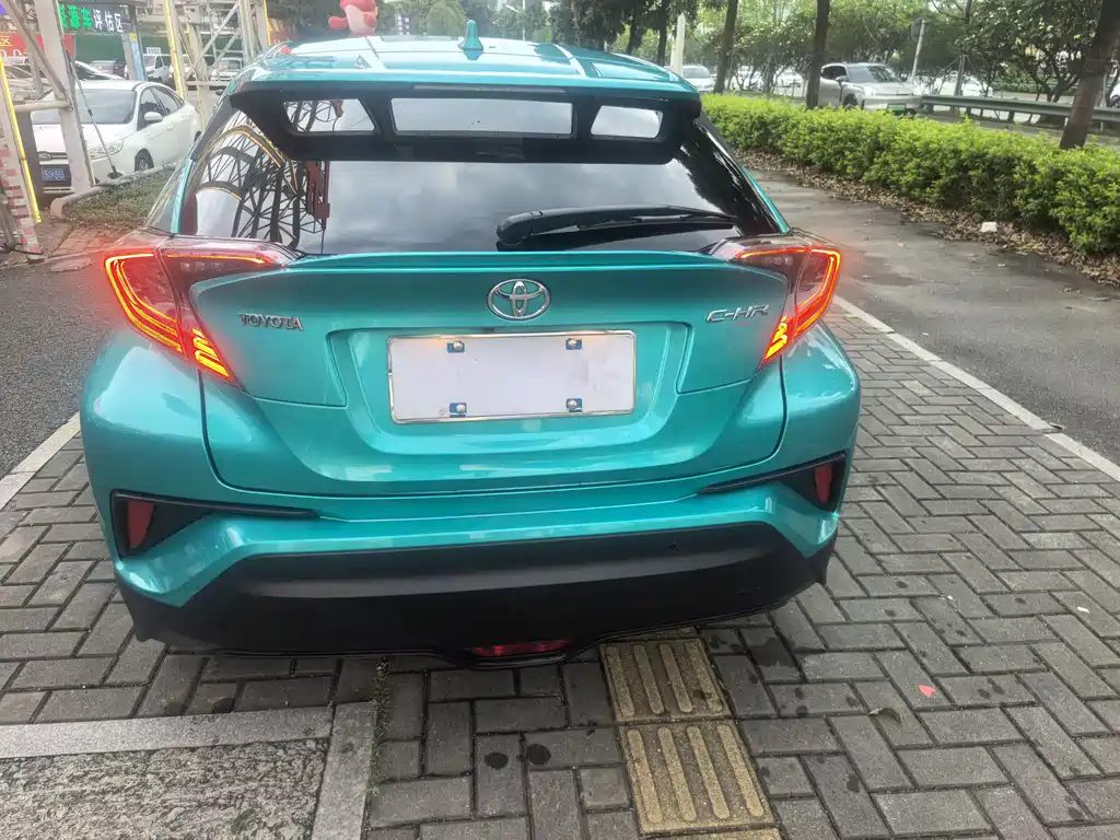 Toyota C-HR 2019 — фото 12
