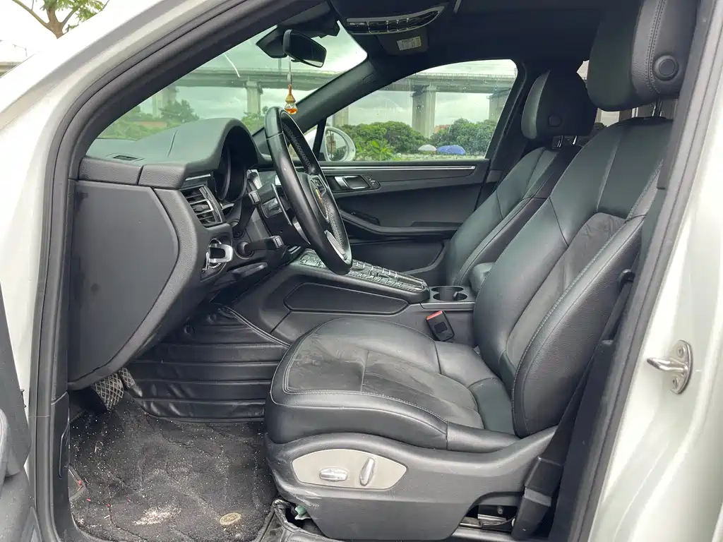 Porsche Macan 2019 — фото 20