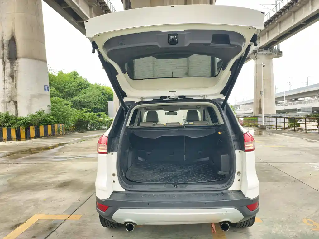 Ford Kuga 2014 — фото 14
