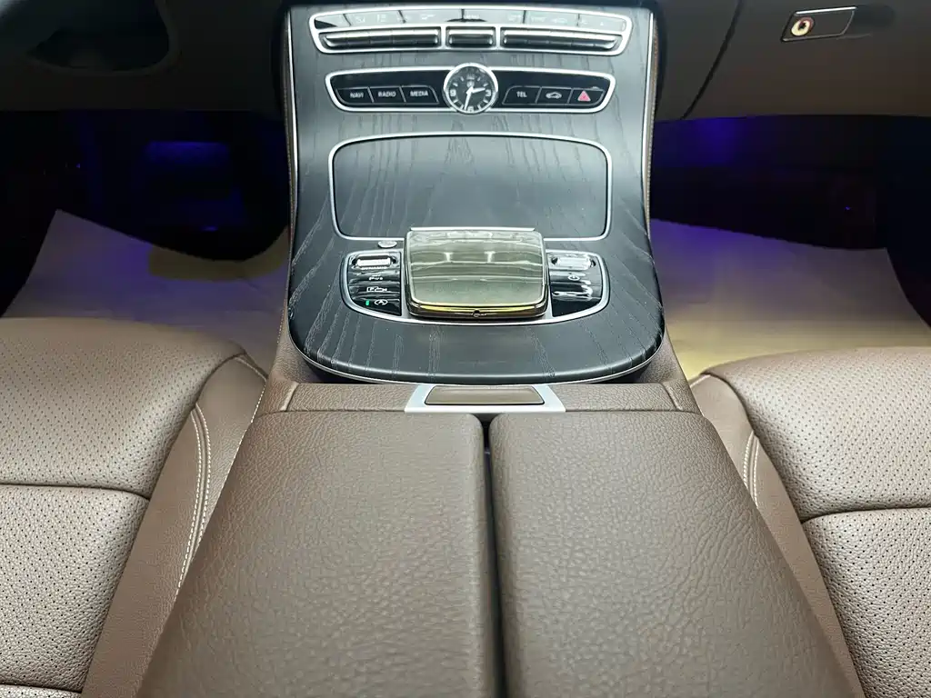 Mercedes-Benz E-Class 2020 — фото 17