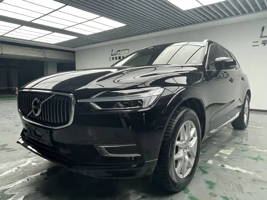 Volvo XC60 2019 — фото 1