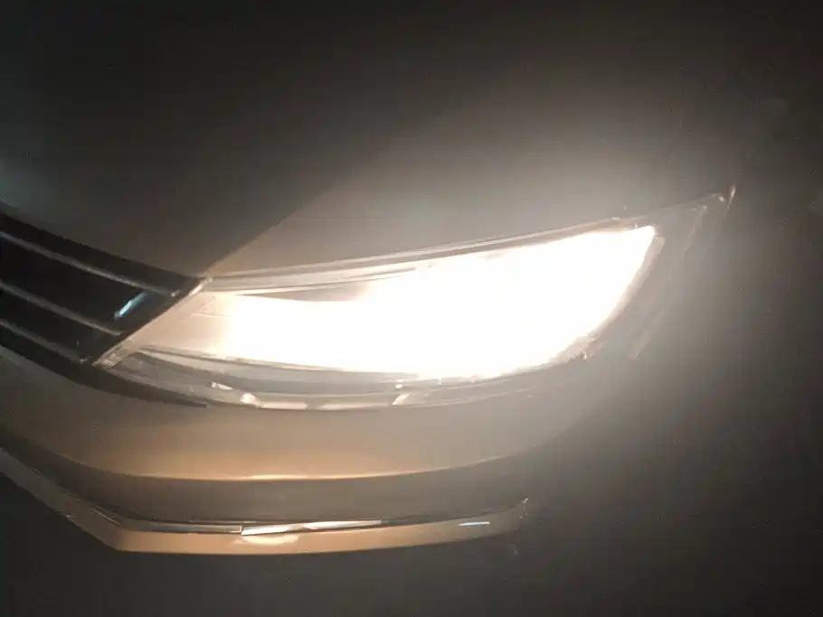 Volkswagen Sagitar 2015